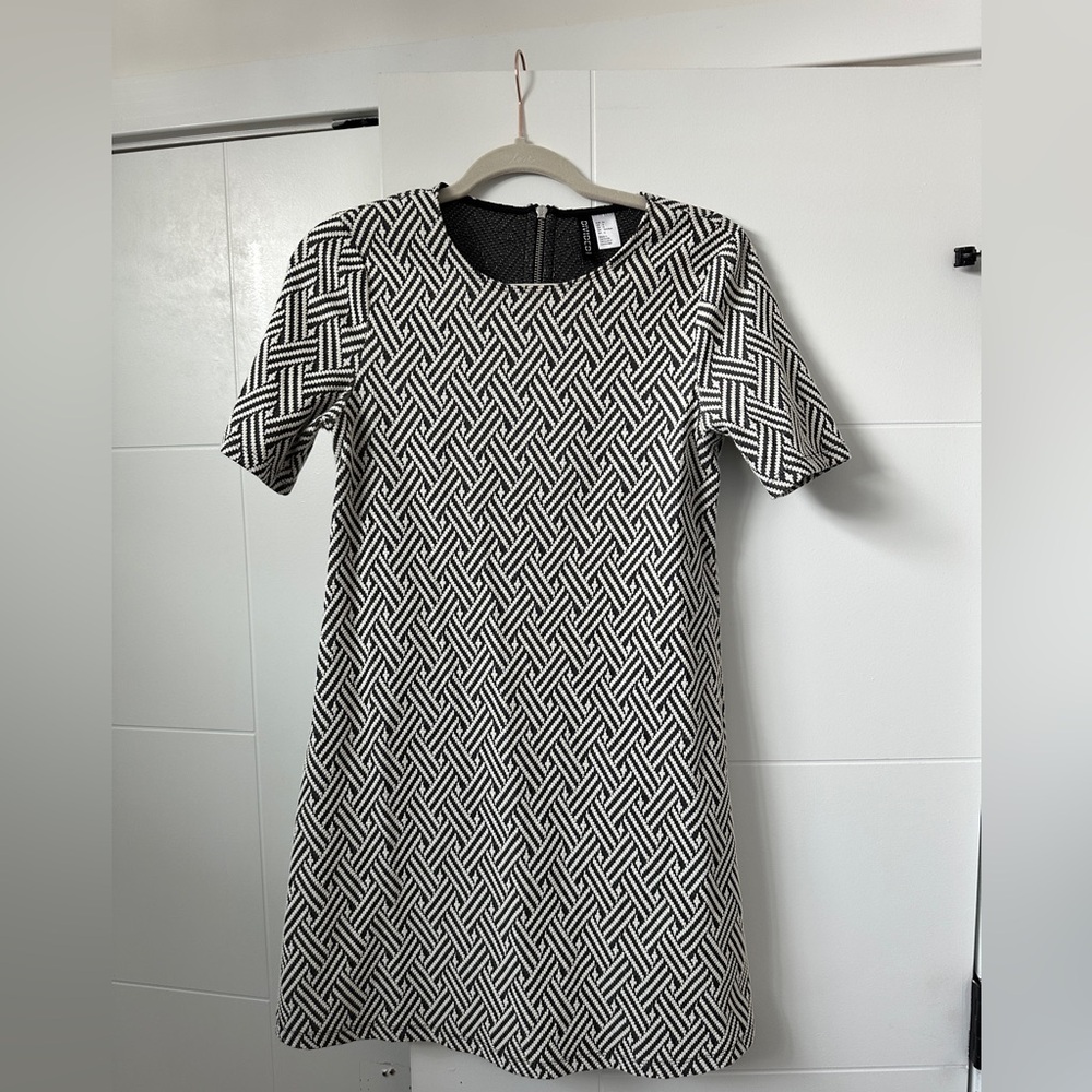 Elegant Black and White Patterned Dress